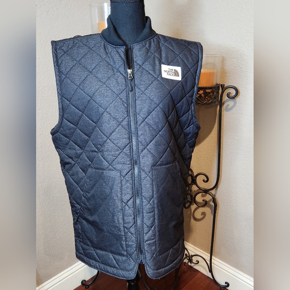 The North Face Men's Cuchillo 2.0 Quilted Dark Gray Fleece Lined Vest. Size L.